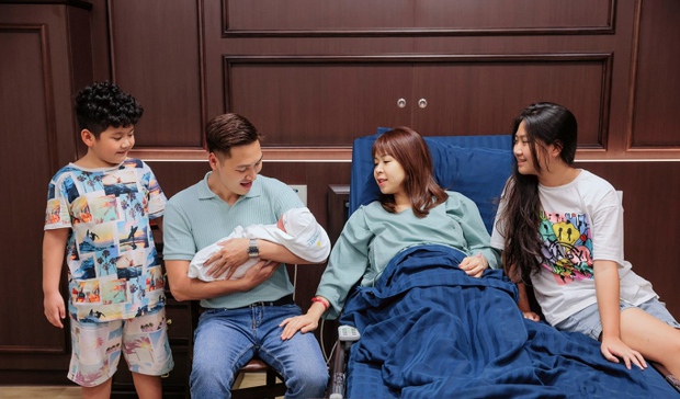 Nhìn ngay ảnh hiếm của bà xã Mạnh Trường thời trẻ, không thể nghĩ ngợi!