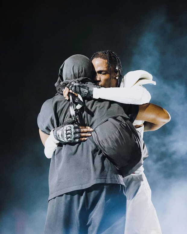 Sự cố tại buổi concert của Travis Scott: Hàng trăm người bị thương, bé trai rơi từ độ cao gây chấn động toàn cầu!