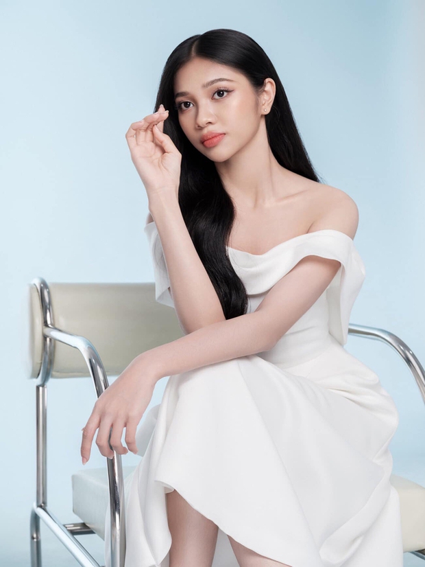 Á hậu Minh Kiên khiến dư luận trầm trồ với tuyệt chiêu catwalk, hành động gây chú ý sau đó làm xôn xao