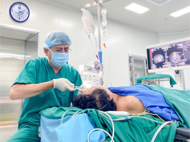Hát vang trong phòng mổ: Bệnh nhân gây bất ngờ chấn động với robot AI