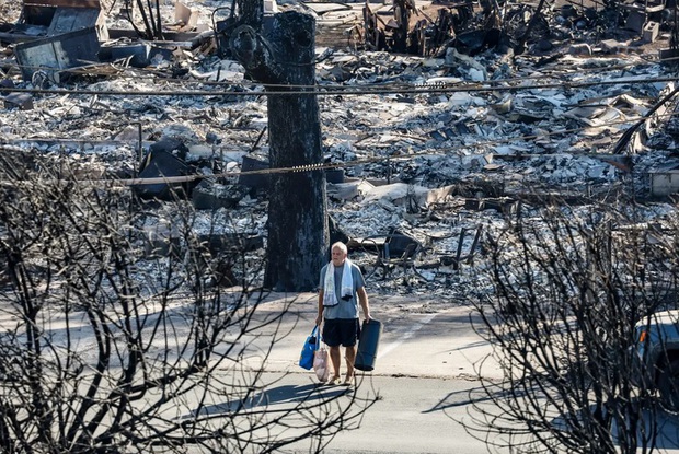 Thống đốc Hawaii cho biết cháy rừng di chuyển hơn 1,5km mỗi phút - Ảnh 3.