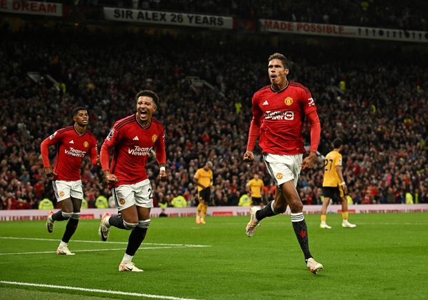 Màn trình diễn đầy nghẹt thở: MU hạ Wolves ở Ngoại hạng Anh ngày hôm nay 15/8