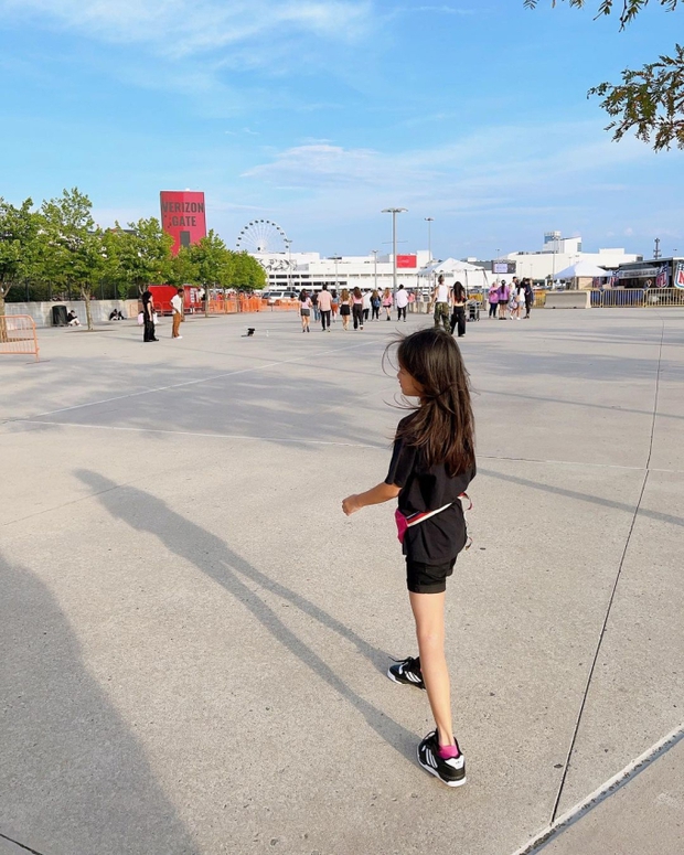 Bà xã Á hậu của Kwon Sang Woo có mặt tại concert BLACKPINK ở Mỹ, nhưng điều gây chú ý nhất là con gái 8 tuổi