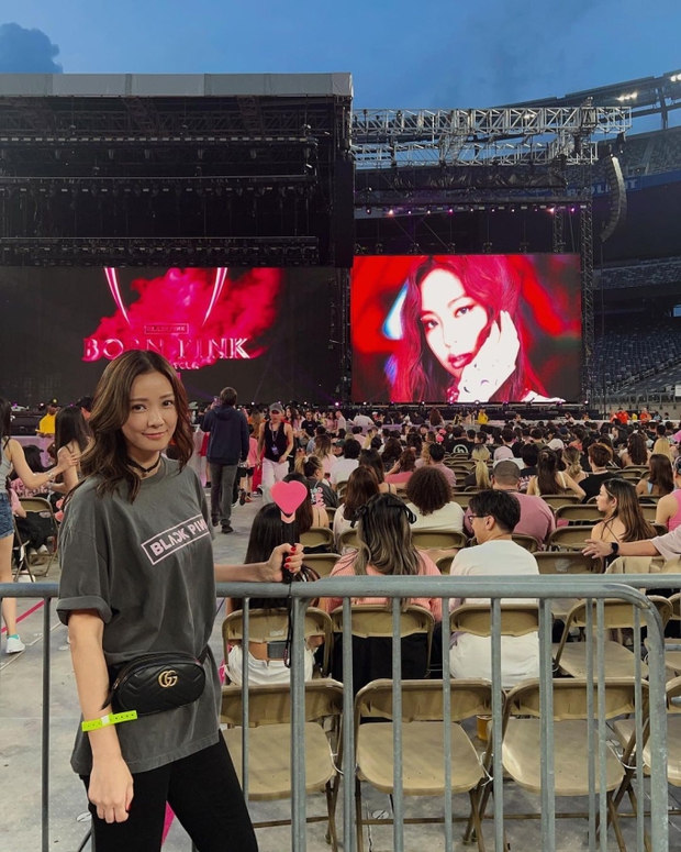 Bà xã Á hậu của Kwon Sang Woo có mặt tại concert BLACKPINK ở Mỹ, nhưng điều gây chú ý nhất là con gái 8 tuổi