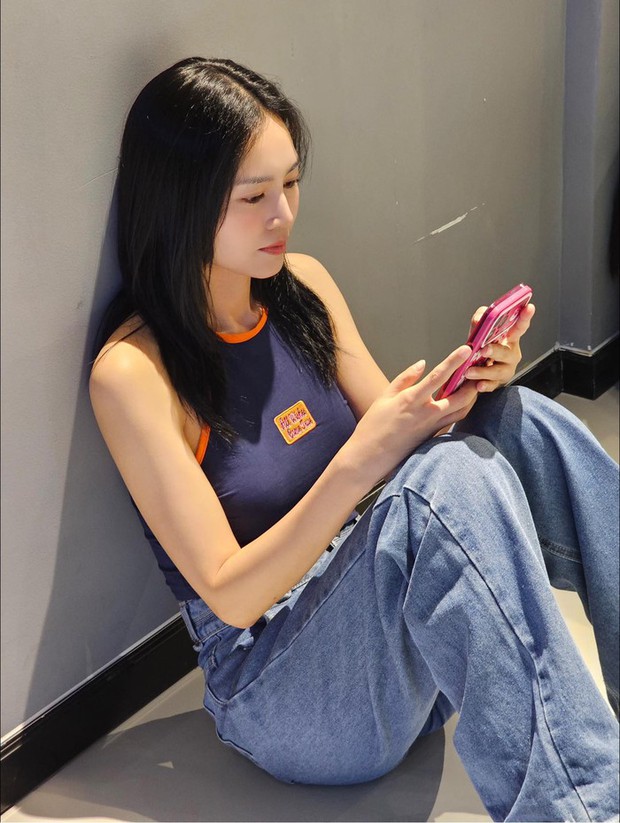 Ninh Dương Lan Ngọc đốn tim fan hâm mộ với vết bầm tím chân nghi vấn