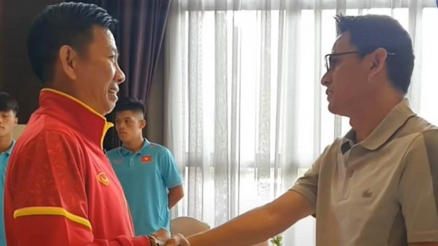 Đội tuyển U23 Việt Nam gặp HLV Kiatisuk trước giải U23 Đông Nam Á: Bất ngờ đáng chú ý!