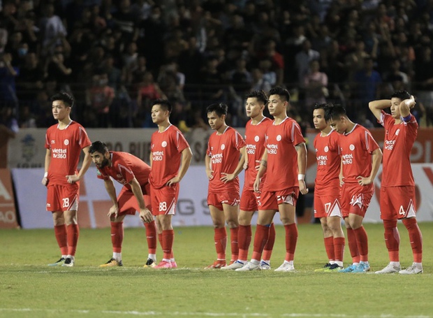 Bùi Tiến Dũng gây sốc khi trượt penalty, CLB Thanh Hoá tạo nên lịch sử với danh hiệu Cup quốc gia
