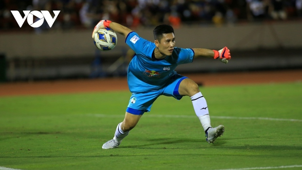 Thủ môn Huỳnh Tuấn Linh làm thành đội chia tay HAGL, tâm tư sắc sảo