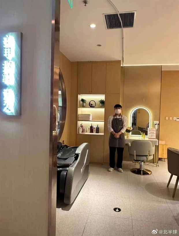 Nhà hàng lẩu Trung Quốc gây sốt với dịch vụ gội đầu miễn phí cho thực khách - Ảnh 2.