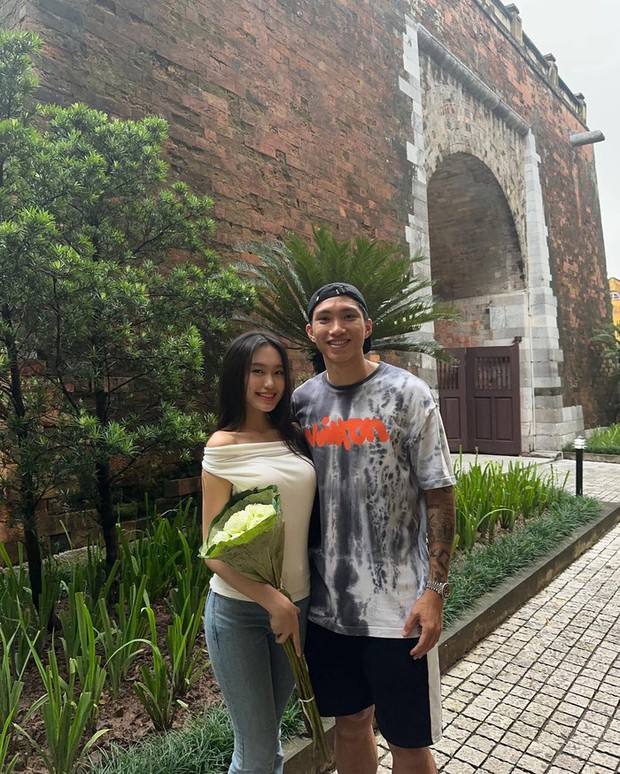 Đoàn Văn Hậu cùng Doãn Hải My khám phá vẻ đẹp mùa thu Hà Nội trong bộ ảnh thời trang đỉnh cao