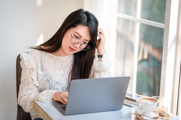 Một hành động đầy rủi ro mà hầu như ai cũng làm: Ai hay ngồi quán cà phê, đi máy bay, khách sạn đều cần cẩn thận! - Ảnh 1. Một hành động đầy rủi ro mà hầu như ai cũng làm: Ai hay ngồi quán cà phê, đi máy bay, khách sạn đều cần cẩn thận! - Ảnh 1.