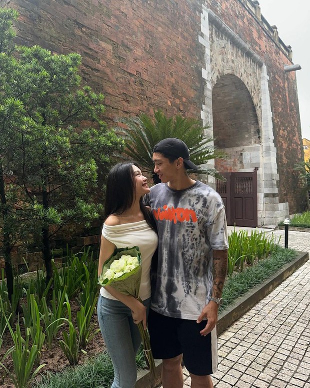 Đoàn Văn Hậu cùng Doãn Hải My khám phá vẻ đẹp mùa thu Hà Nội trong bộ ảnh thời trang đỉnh cao