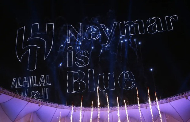 Neymar gây ấn tượng đỉnh cao trước 60000 người hâm mộ tại Al Hilal nhưng bị chấn thương và không thể thi đấu