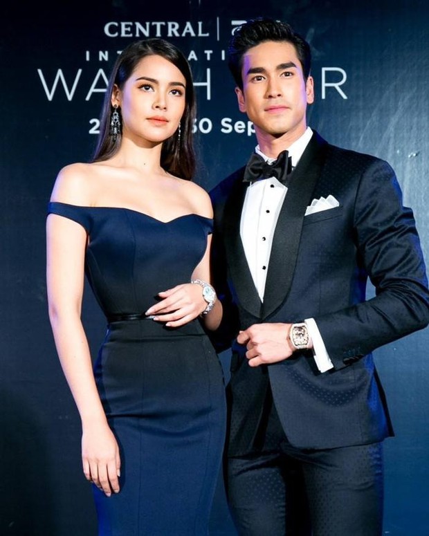 Yaya cùng Nadech tham dự hôn lễ bạn thân, khoảnh khắc nàng chăm chú chụp ảnh cho chàng trở thành tâm điểm - Ảnh 8.