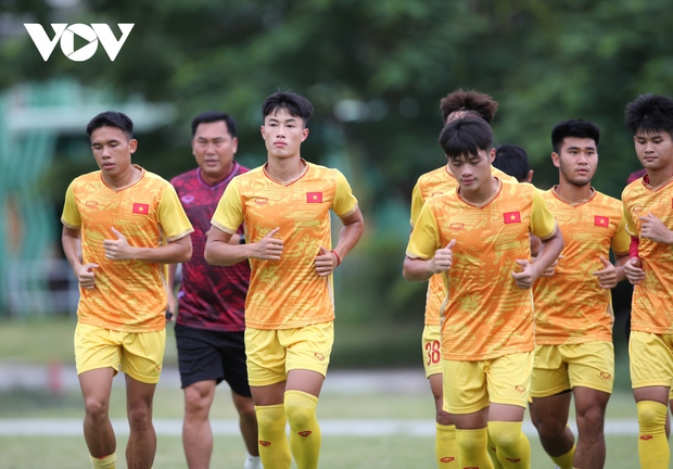 Văn Trường chuyển mình đáng kinh ngạc sau sự chỉ đạo tận tâm của HLV Hoàng Anh Tuấn!