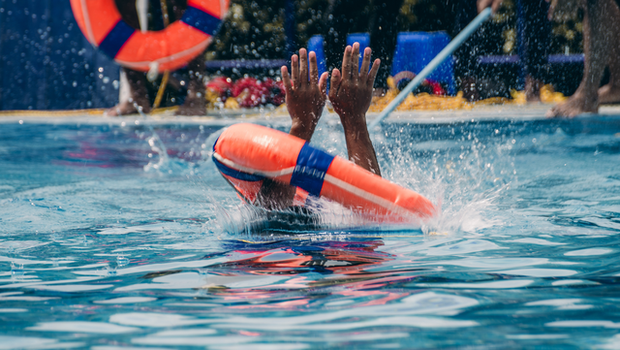 Khám phá bí quyết cứu nguy học sinh đuối nước trong bể bơi: Khi nào thời điểm cấp cứu và cách sơ cứu hiệu quả