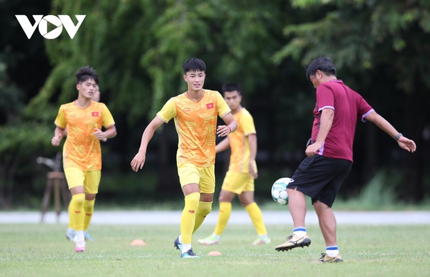 Văn Trường chuyển mình đáng kinh ngạc sau sự chỉ đạo tận tâm của HLV Hoàng Anh Tuấn!