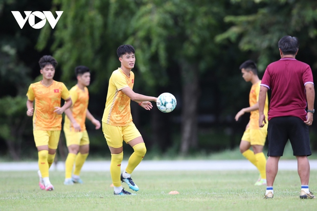 Văn Trường chuyển mình đáng kinh ngạc sau sự chỉ đạo tận tâm của HLV Hoàng Anh Tuấn!