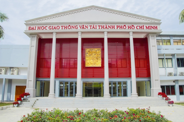 Toàn cảnh điểm chuẩn đại học năm 2023: Nhóm ngành công nghệ lên ngôi, xuất hiện ngành tăng gần 11 điểm! - Ảnh 4.