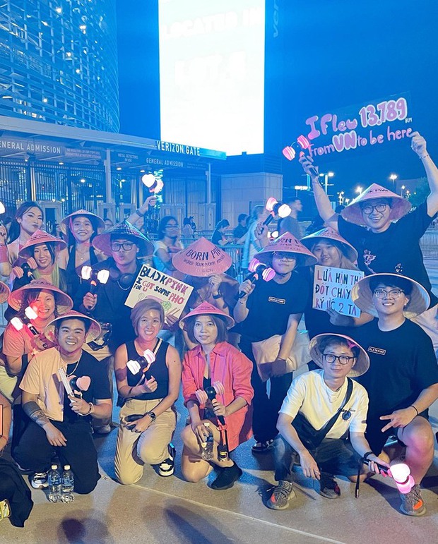 Gặp “Thầy Beo U40” tỏa sáng tại concert BLACKPINK: Gửi tận tay Jennie - Rosé bằng 200 nón lá, thành công vượt trội!