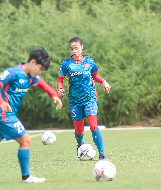 Tuyển nữ Việt Nam: Cùng Trần Thị Duyên và Thanh Nhã, một khoảnh khắc tạo nên sức mạnh trong đội nắng