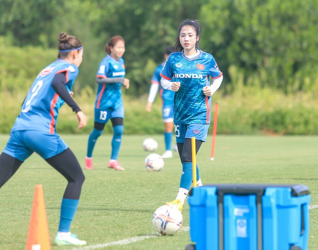 Tuyển nữ Việt Nam: Cùng Trần Thị Duyên và Thanh Nhã, một khoảnh khắc tạo nên sức mạnh trong đội nắng