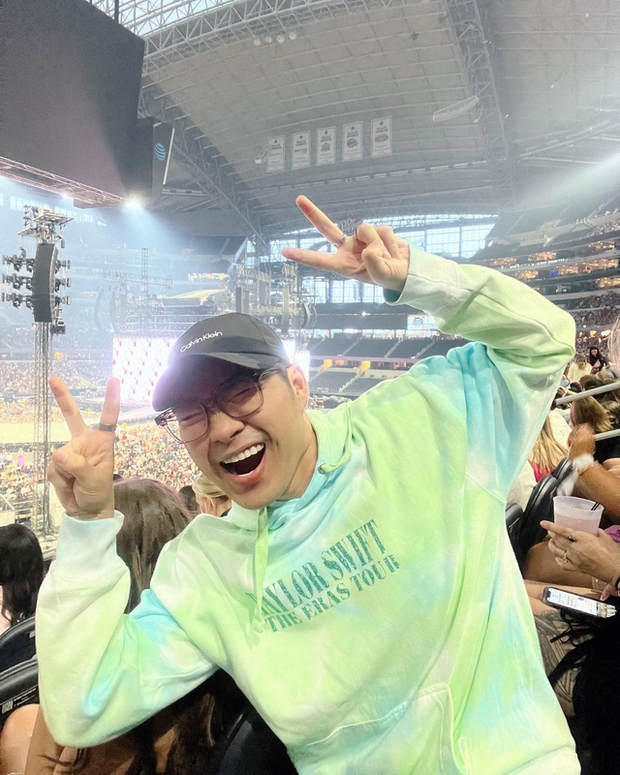 Gặp “Thầy Beo U40” tỏa sáng tại concert BLACKPINK: Gửi tận tay Jennie - Rosé bằng 200 nón lá, thành công vượt trội!