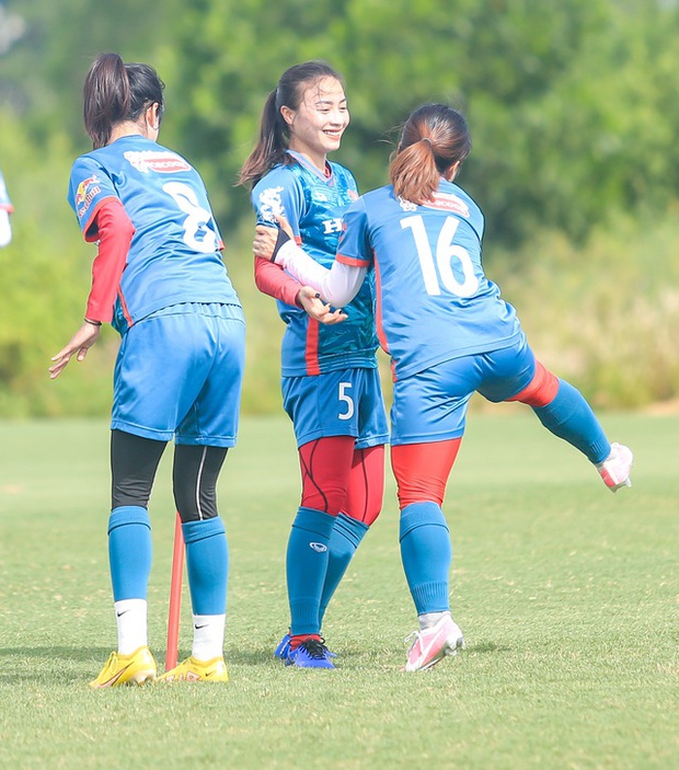 Tuyển nữ Việt Nam: Cùng Trần Thị Duyên và Thanh Nhã, một khoảnh khắc tạo nên sức mạnh trong đội nắng
