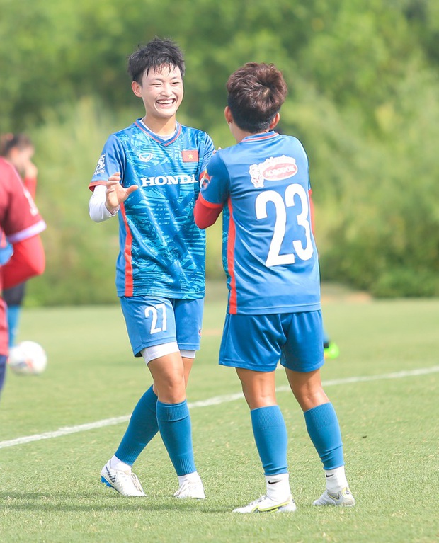 Tuyển nữ Việt Nam: Cùng Trần Thị Duyên và Thanh Nhã, một khoảnh khắc tạo nên sức mạnh trong đội nắng