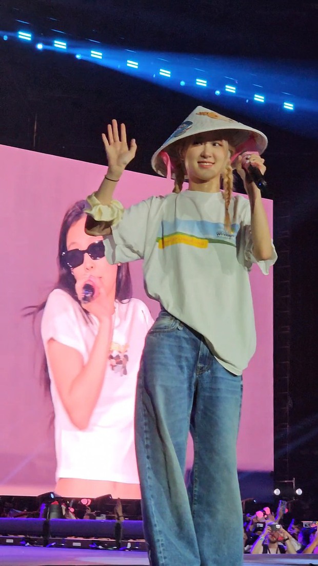 Gặp “Thầy Beo U40” tỏa sáng tại concert BLACKPINK: Gửi tận tay Jennie - Rosé bằng 200 nón lá, thành công vượt trội!