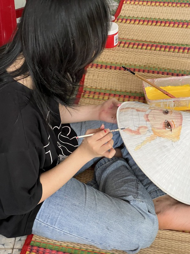 Gặp “Thầy Beo U40” tỏa sáng tại concert BLACKPINK: Gửi tận tay Jennie - Rosé bằng 200 nón lá, thành công vượt trội!