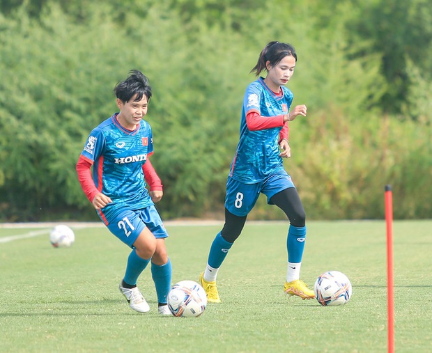 Tuyển nữ Việt Nam: Cùng Trần Thị Duyên và Thanh Nhã, một khoảnh khắc tạo nên sức mạnh trong đội nắng