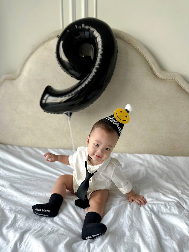 Vợ Bùi Tiến Dũng siêu dũng cảm chăm sóc con khi chồng vắng nhà dù đang bị ốm