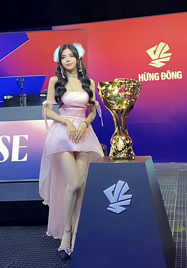 Nữ MC hàng đầu Vòng Tròn Đen khoe khả năng ngoại ngữ đỉnh cao, tiết lộ ước mơ đầy tham vọng