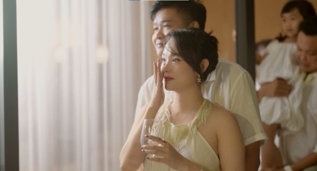 Mỹ nhân Minh Hằng gây sốt với bức hình cùng con đầu lòng, dân mạng thích thú thế nào?