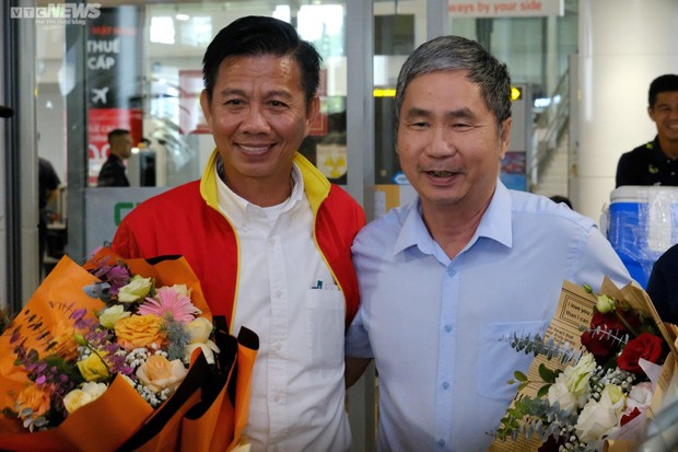 Người hâm mộ háo hức chào đón 'chàng trai vàng' trở về sau chiến thắng vô địch U23 Đông Nam Á