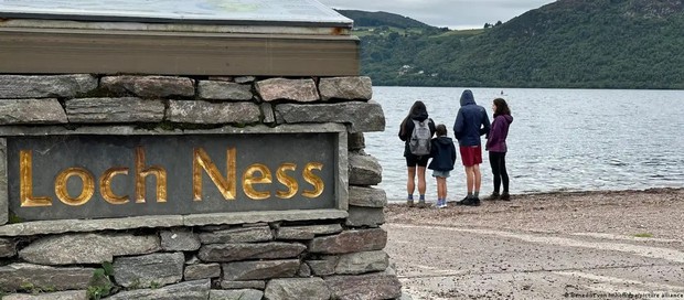 Chùm ảnh cuộc săn tìm quái vật hồ Loch Ness lớn nhất - Ảnh 8.
