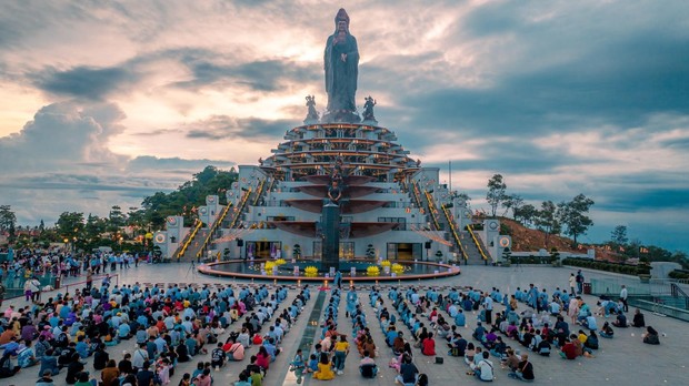 Phật tử khắp cả nước tìm về núi Bà Đen, Tây Ninh thực hành hiếu đạo mùa Vu Lan - Ảnh 1.