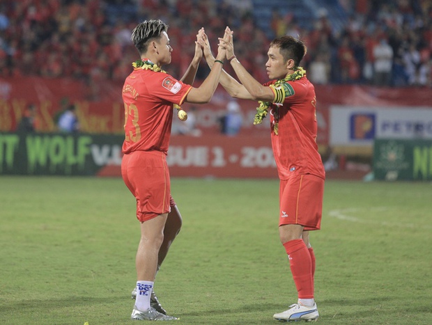 Cuộc hành trình đầy cảm xúc của cầu thủ CLB CAHN đến ngôi vô địch VLeague 2023