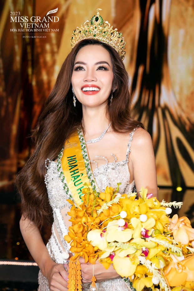 Hoa hậu Thuỳ Tiên cùng dàn người đẹp quẩy quên hình tượng, nhún nhảy hò reo cực sung khi xem HIEUTHUHAI biểu diễn - Ảnh 7.