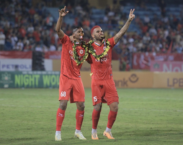 Cuộc hành trình đầy cảm xúc của cầu thủ CLB CAHN đến ngôi vô địch VLeague 2023