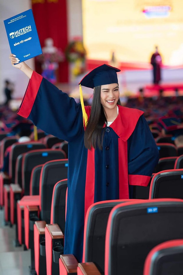 Tân Hoa hậu Lê Hoàng Phương khi làm kiến trúc sư: Giản dị đi công trình, lên đồ chuẩn dáng CEO - Ảnh 5. Tân Hoa hậu Lê Hoàng Phương khi làm kiến trúc sư: Giản dị đi công trình, lên đồ chuẩn dáng CEO - Ảnh 5.