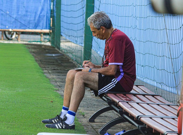 Ước mơ World Cup 2026: HLV Troussier sẽ có sự hỗ trợ đặc biệt từ 'quân sư' cho đội tuyển Việt Nam!