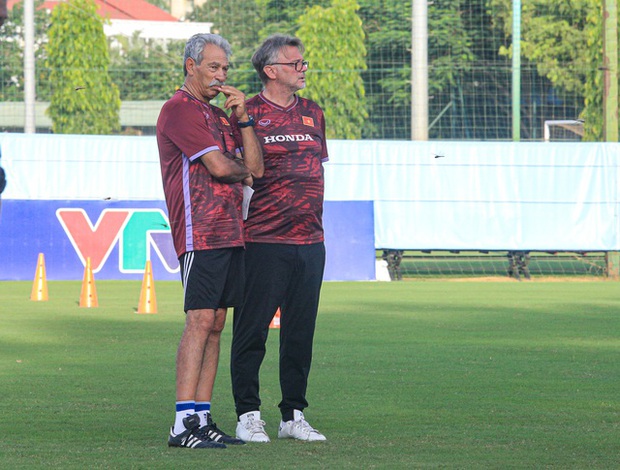 Ước mơ World Cup 2026: HLV Troussier sẽ có sự hỗ trợ đặc biệt từ 'quân sư' cho đội tuyển Việt Nam!