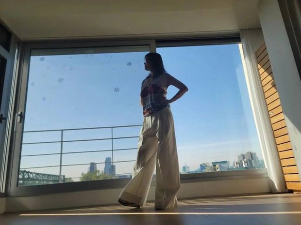 Hoàng tử Hàn Quốc khiến fan mê mẩn: Hyun Bin lầy lội chụp ảnh cho vợ, Ji Sung hết mực yêu thương đối tác đời