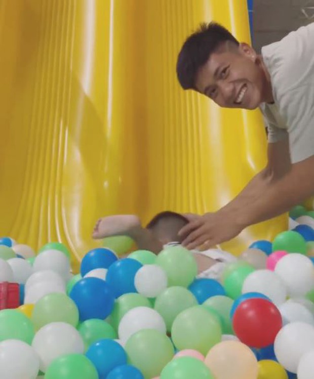 Phan Văn Đức - Chàng trai biến thành người chồng lý tưởng, chiều vợ thấu lòng