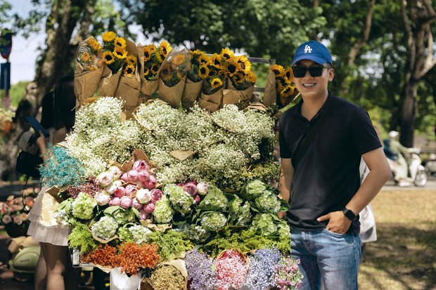 Giới trẻ tại Huế hào hứng với trào lưu checkin cùng xe hoa chở đầy mùa thu Hà Nội - Ảnh 14.