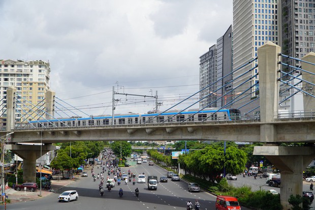 Tàu Metro số 1 TP.HCM lần đầu chạy thử toàn tuyến từ Bến Thành đến Suối Tiên - Ảnh 5.