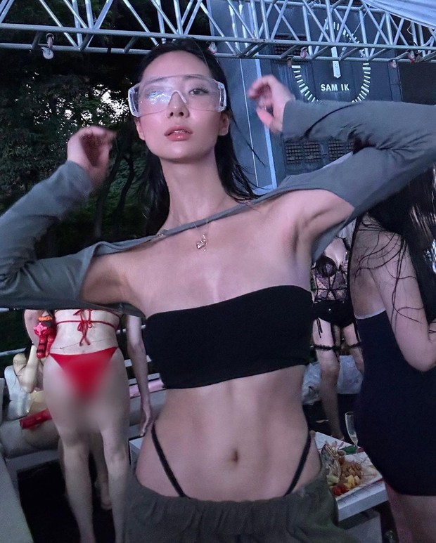 Cô gái vô cùng quyến rũ và gợi cảm trong bộ phim gây sốt với chủ đề bạo lực và tình dục