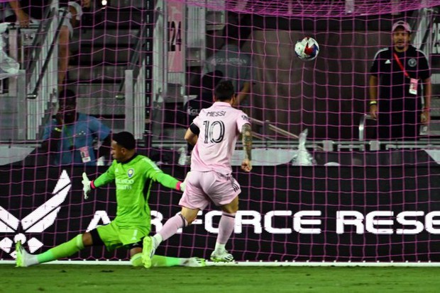 Leo Messi ghi hai bàn, kỳ tích chưa từng thấy tại Inter Miami